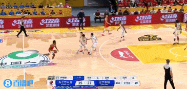 很不满意！张镇麟被吹防守犯规 杨鸣抱怨领到技术犯规